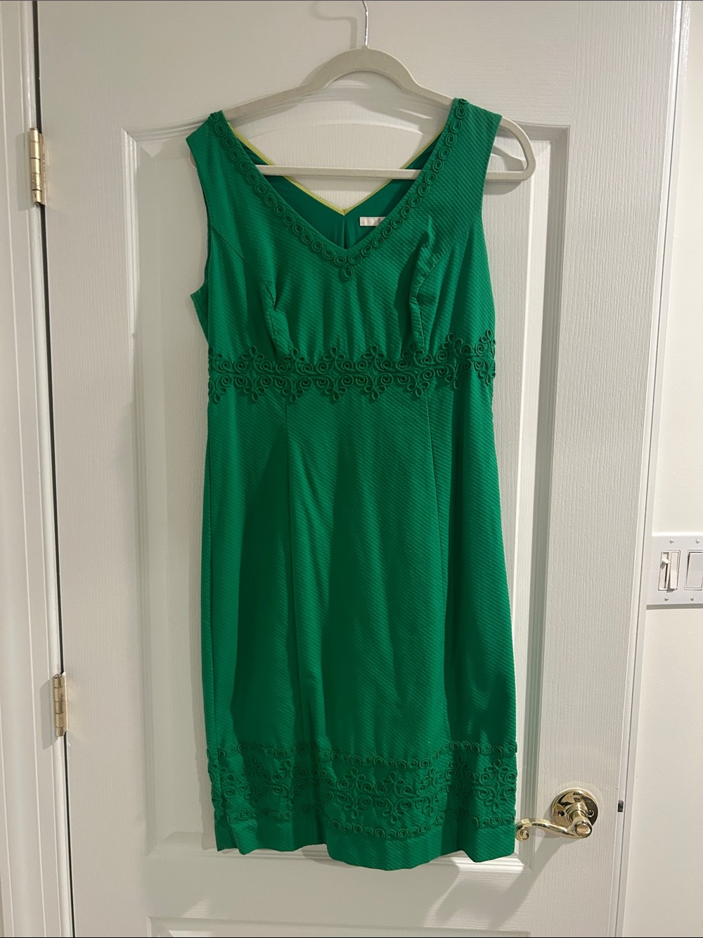 Emerald Green V-Neck Sleeveless Dress